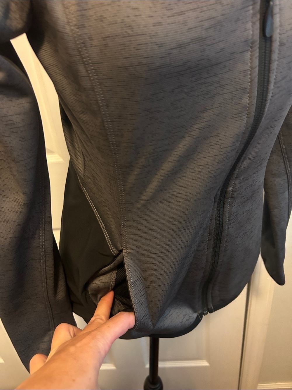 The North Face Women's Two-Tone Gray Utility Jacket - Picture 4 of 7